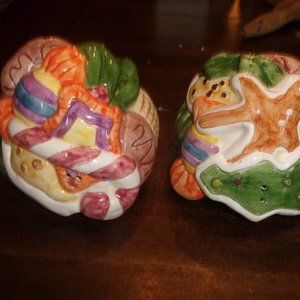 Salt pepper shakers set Christmas cookies